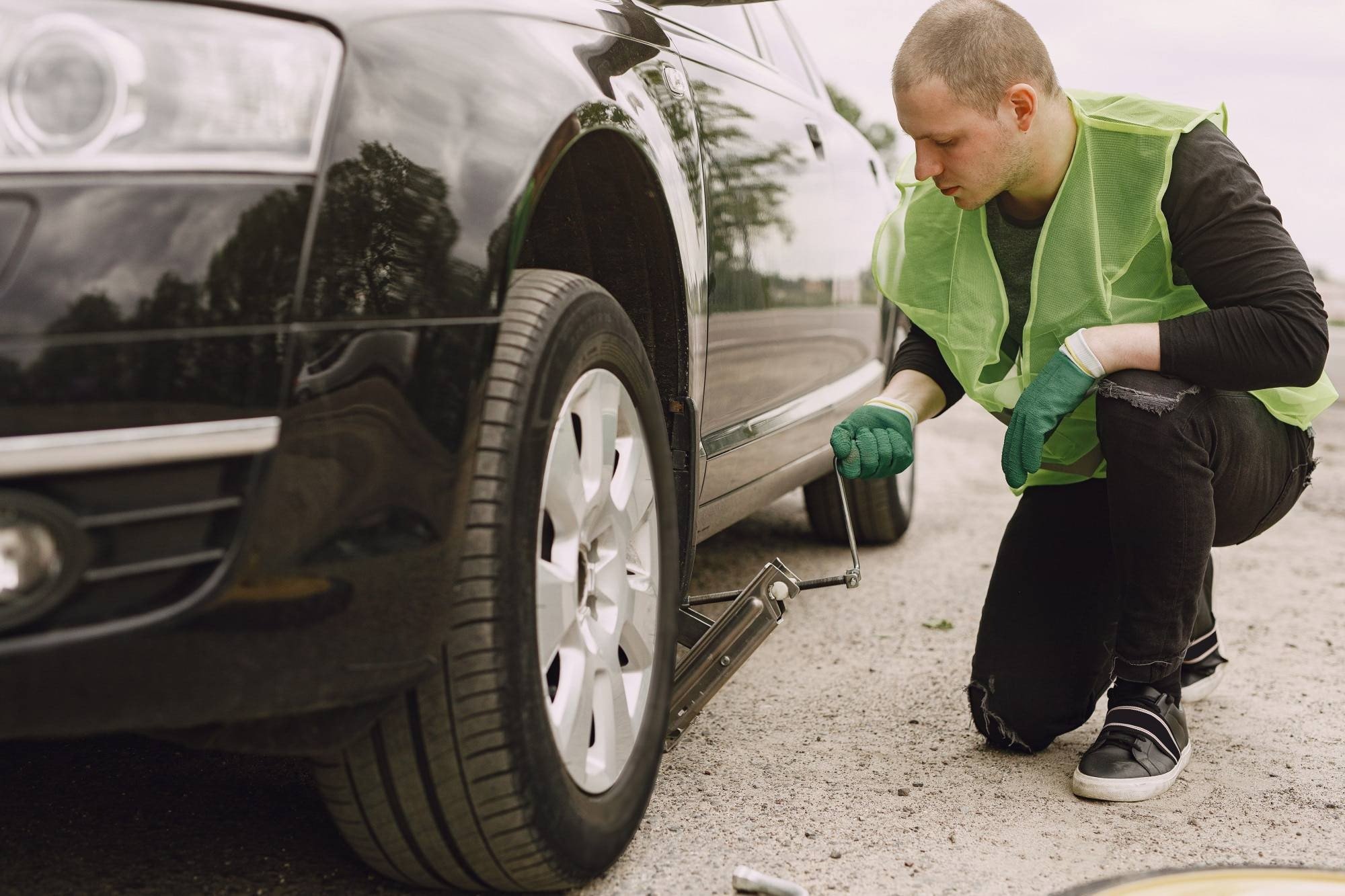 Mobile roadside assistance and on-site tire repair