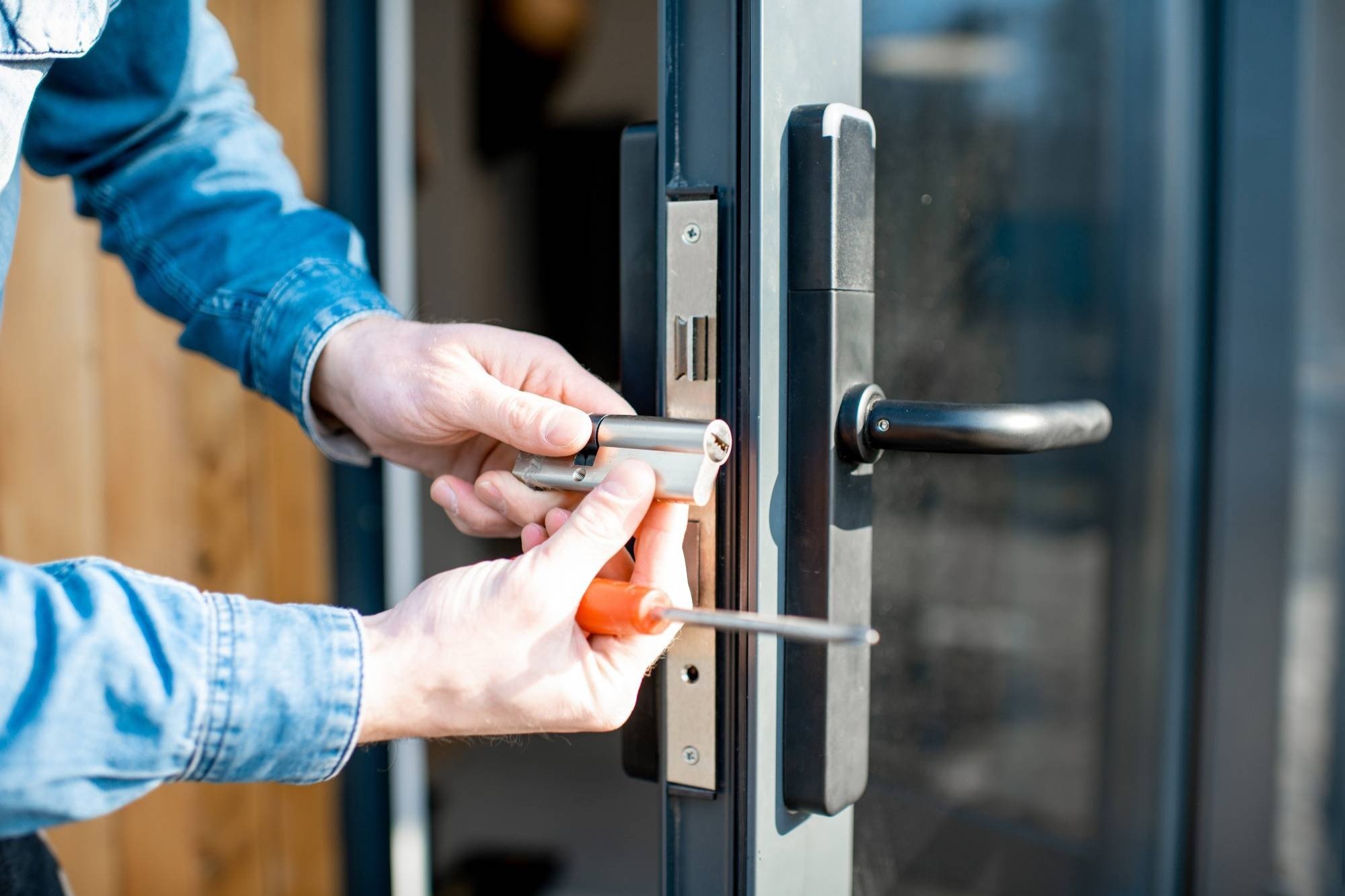 What to consider when choosing a locksmith