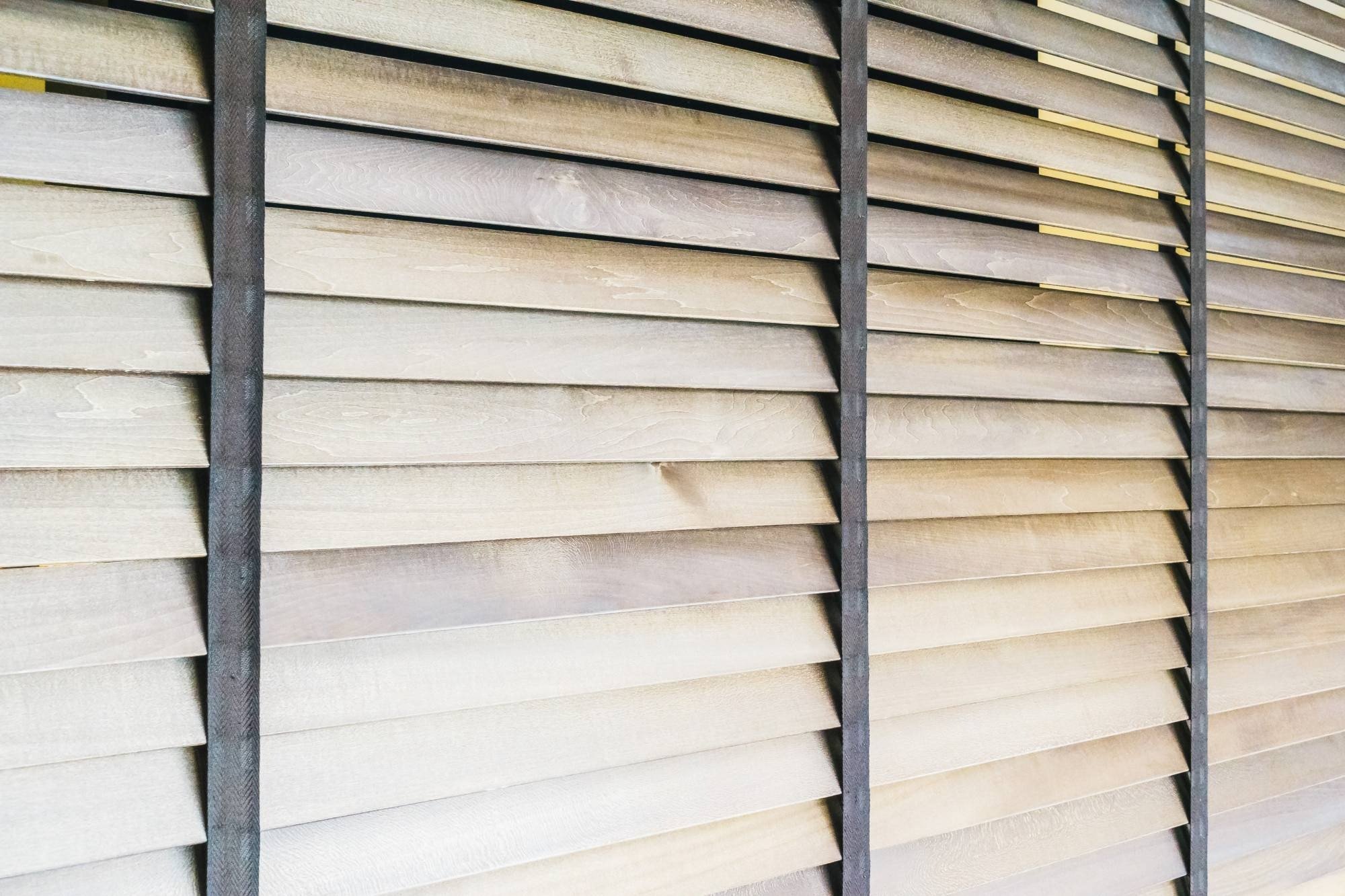 Motorized wood blinds