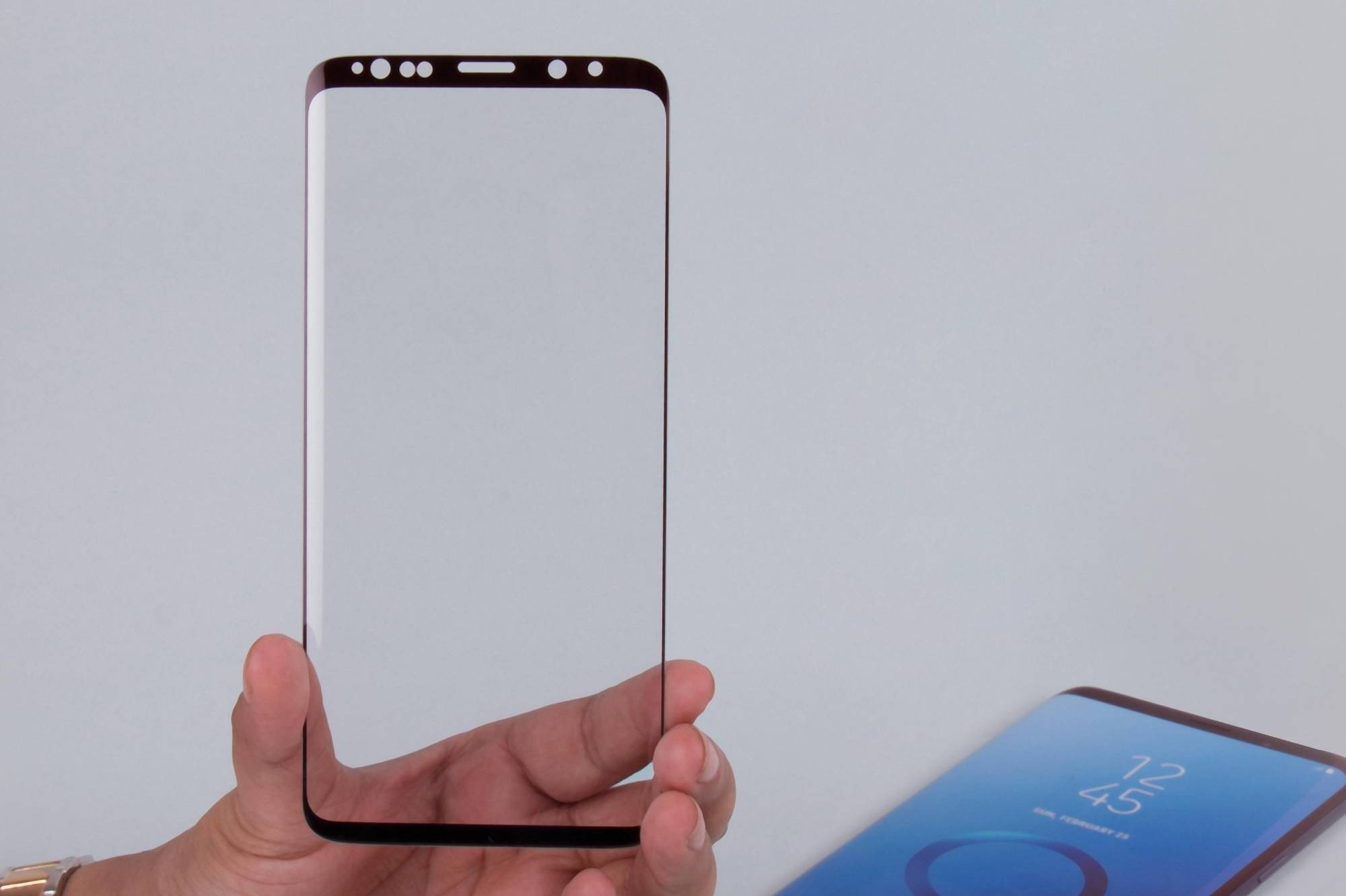 Choosing a screen protector: nano or glass