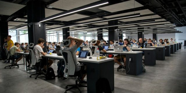 დომენის ყიდვა: .ge და .com, WHOIS და განახლება